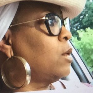 Meet your Posher, Yvette